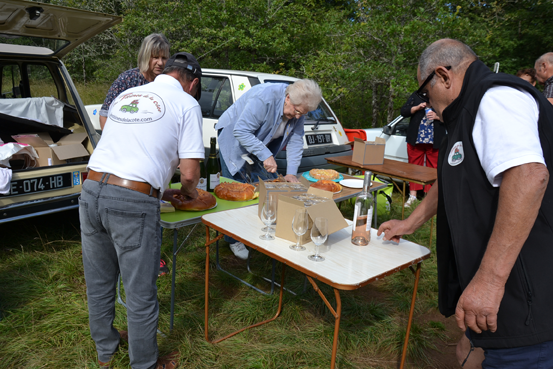 19 preparation de la collation de 17 heures aux falaises de bouilland