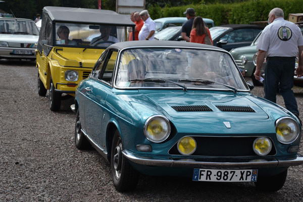 Bernard et danielle dans leur nouvelle voiture