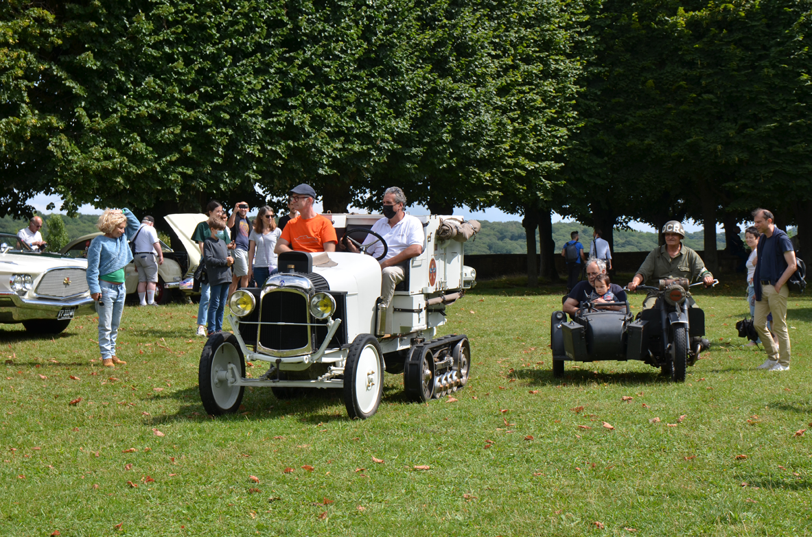 Chenillard et moto en balade 1