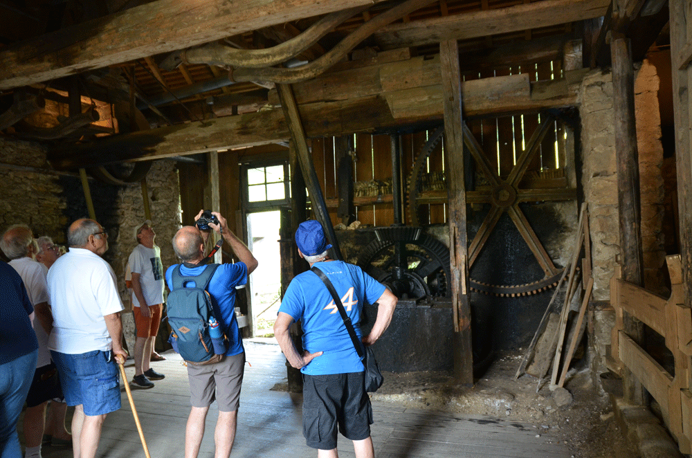 En admiration devant les soufflets en bois