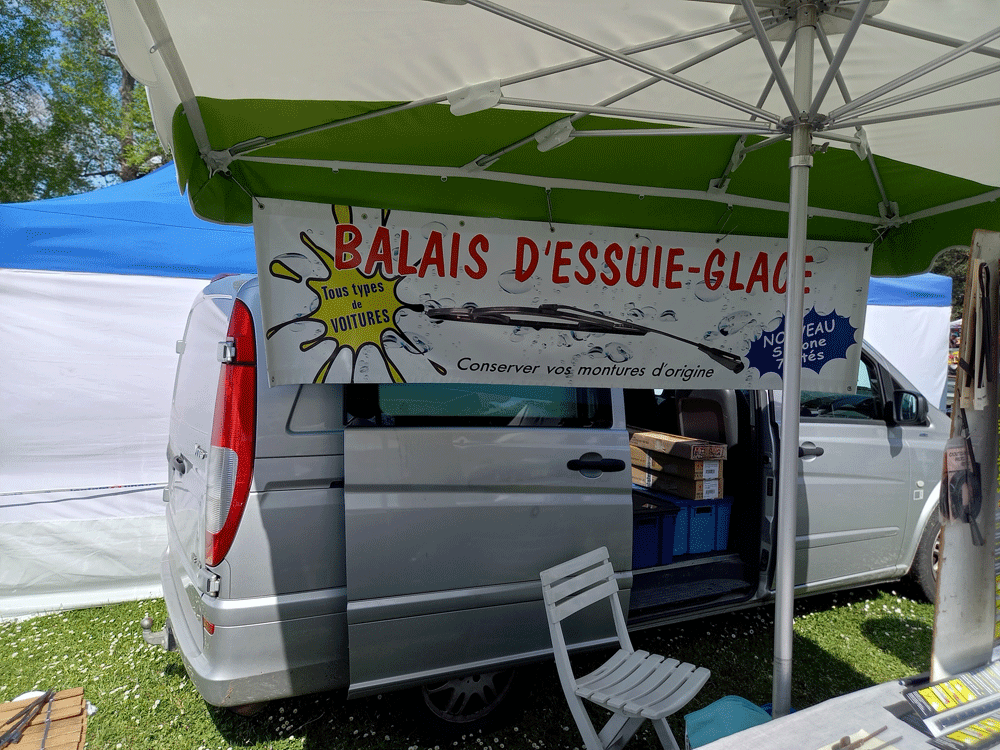 Exposant pour essuie glaces