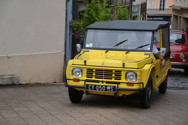 La mehari dans les rues d arnay