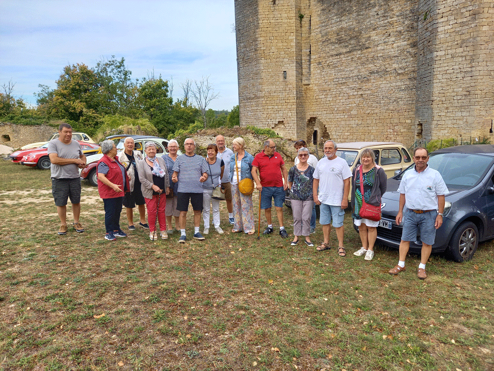 Le groupe avant la visite du chateau